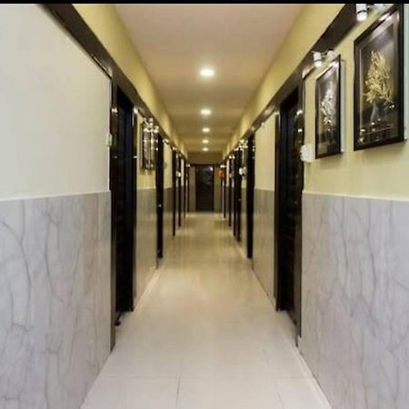 Hotel Swaraj Logde 潘韦尔 外观 照片