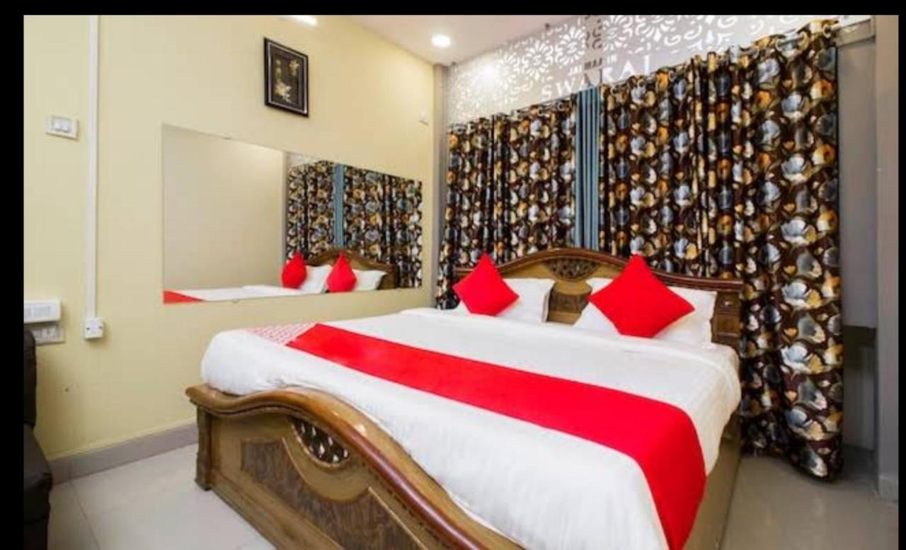 Hotel Swaraj Logde 潘韦尔 外观 照片