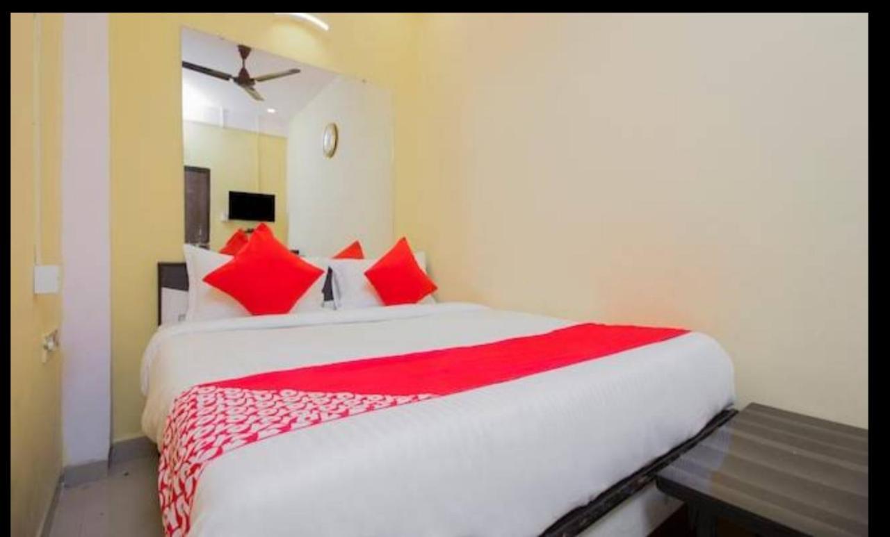 Hotel Swaraj Logde 潘韦尔 外观 照片