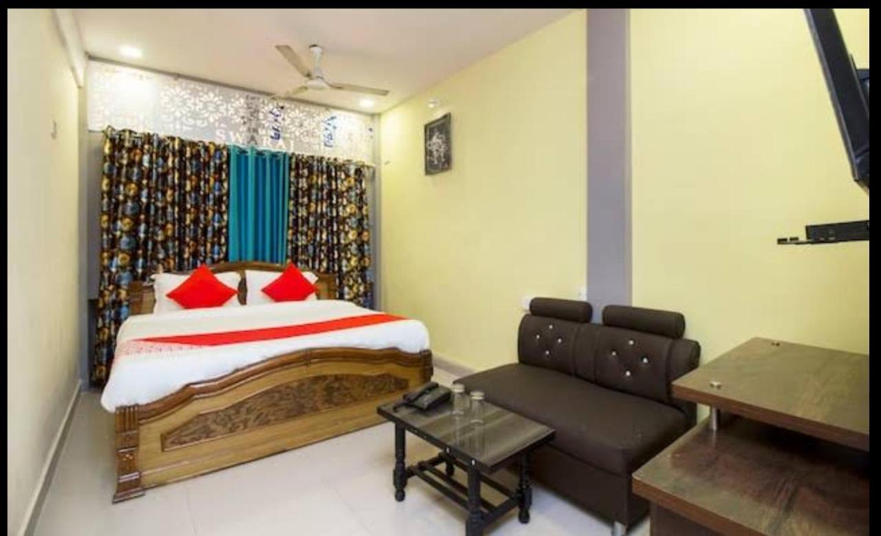 Hotel Swaraj Logde 潘韦尔 外观 照片