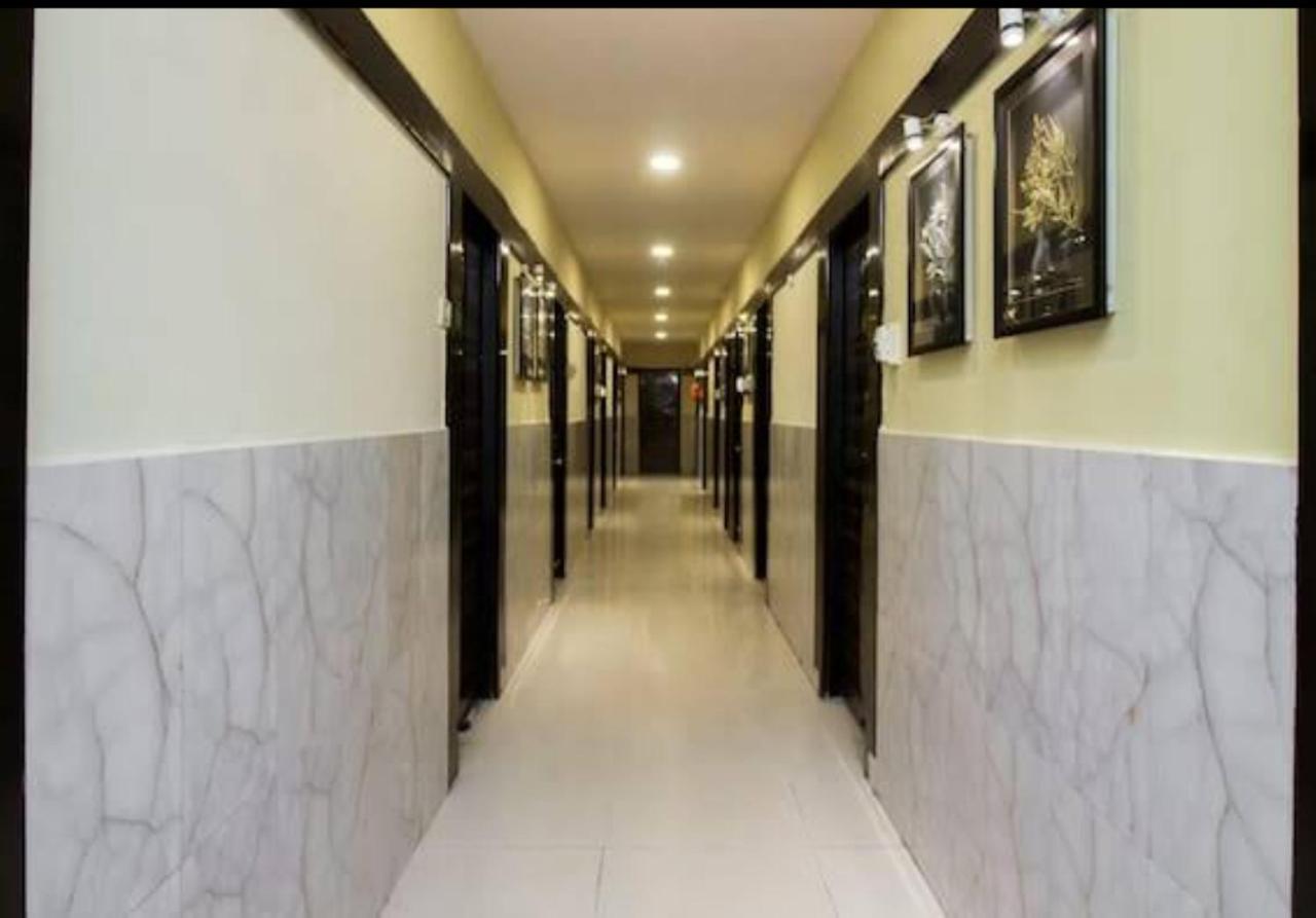 Hotel Swaraj Logde 潘韦尔 外观 照片